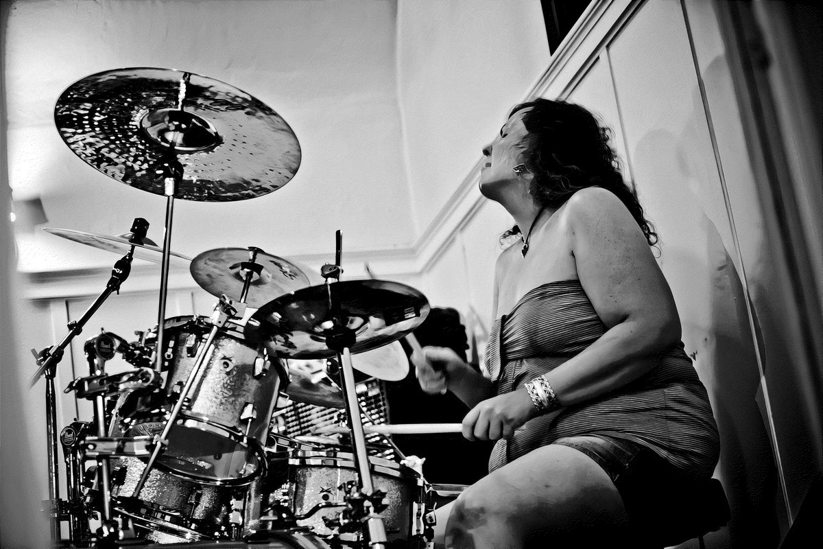 Penny Larson in full flight on stage — dramatic black and white live performance